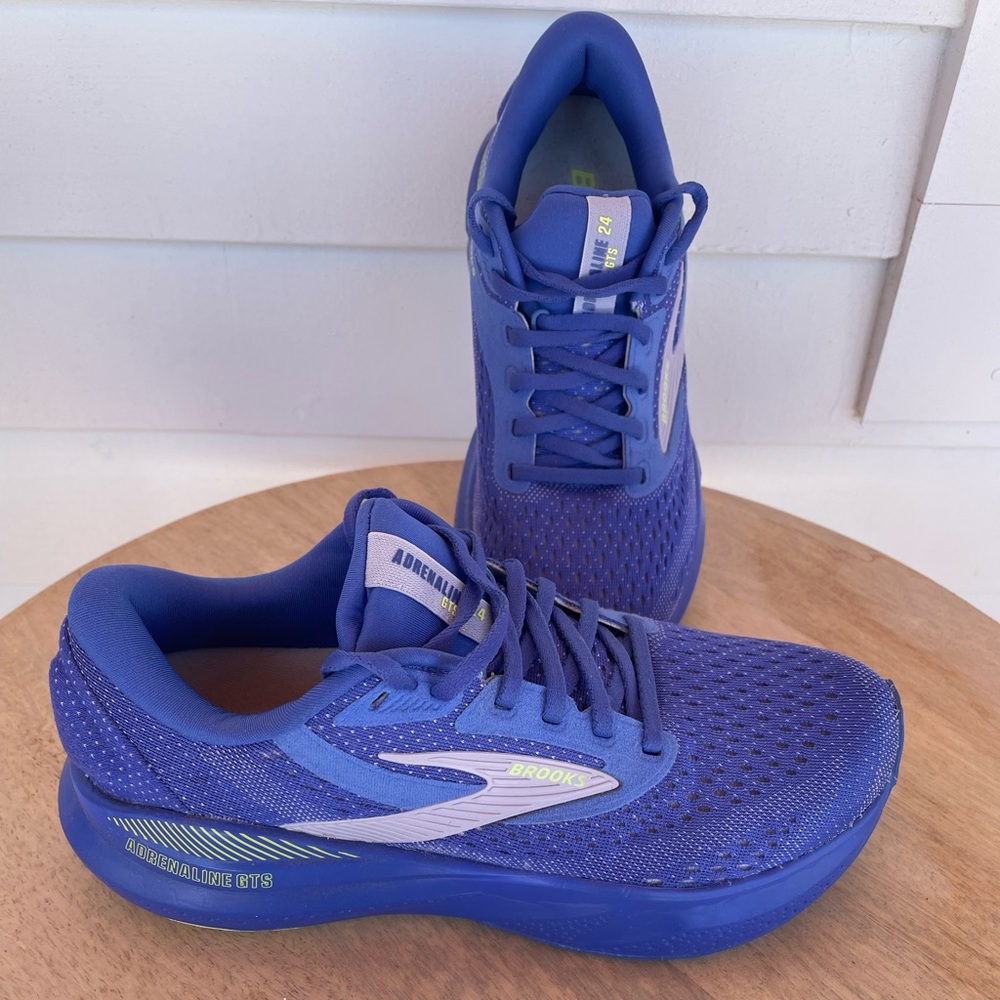 Brooks Adrenaline GTS 24 running shoes
